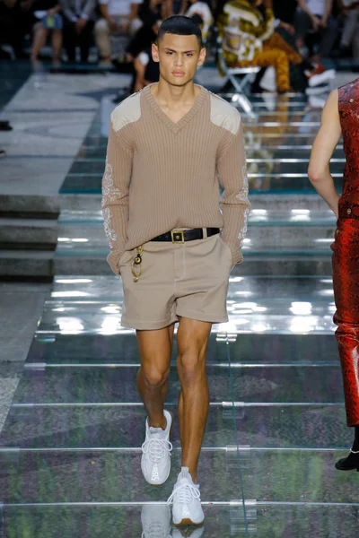 Look 17
